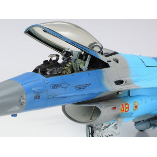 F-16 C/N AGRESSOR "TOP GUN" maquette 1/48 TAMIYA