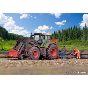 Tracteur FENDT et fourche avant et chargement bois 1/87 HO KIBRI