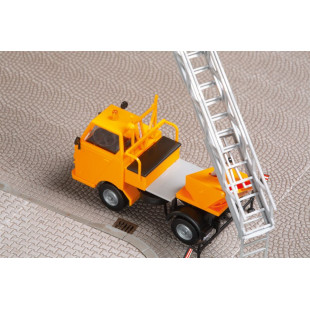 Maquette camion orange à grande échelle 1/87 HO AUHAGEN
