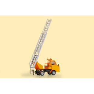 Maquette camion orange à grande échelle 1/87 HO AUHAGEN