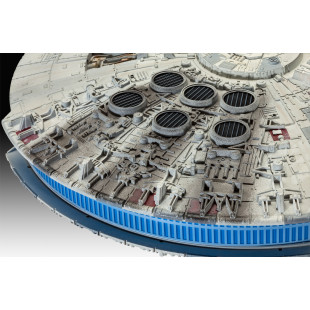 Faucon Millénium Millennium Falcon Star Wars maquette 1/72 REVELL