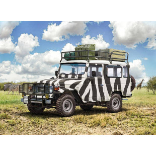 Voiture TOYOTA LAND CRUISER Safari maquette  1/35 ITALERI