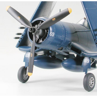 Chance Vought F4U-1D CORSAIR & Tracteur de pont 1/48 TAMIYA