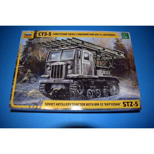 Camion char Soviet tractor STZ-5 BM-13 “KATYUSHA” WW2 maquette 1/35 ZVEZDA