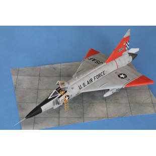 Convair USAF F-102A XX Delta Dagger maquette 1/72 MENG