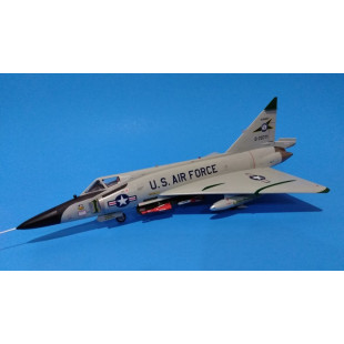 Convair USAF F-102A XX Delta Dagger maquette 1/72 MENG