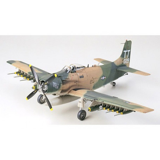 Douglas A-1J SKYRAIDER US Air Force maquette 1/48 TAMIYA