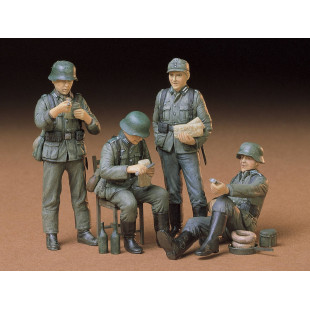 Soldats allemands au repos WW2 maquette 1/35 TAMIYA
