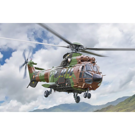 Hélicoptère Super Puma AS 332 maquette 1/72 ITALERI